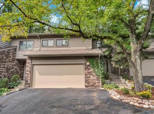 40 Brook Ln, Palos Park, IL 60464
