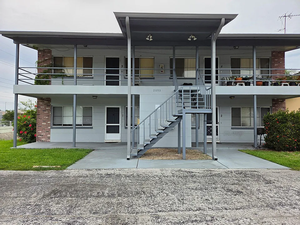 2099 Kings Hwy #1