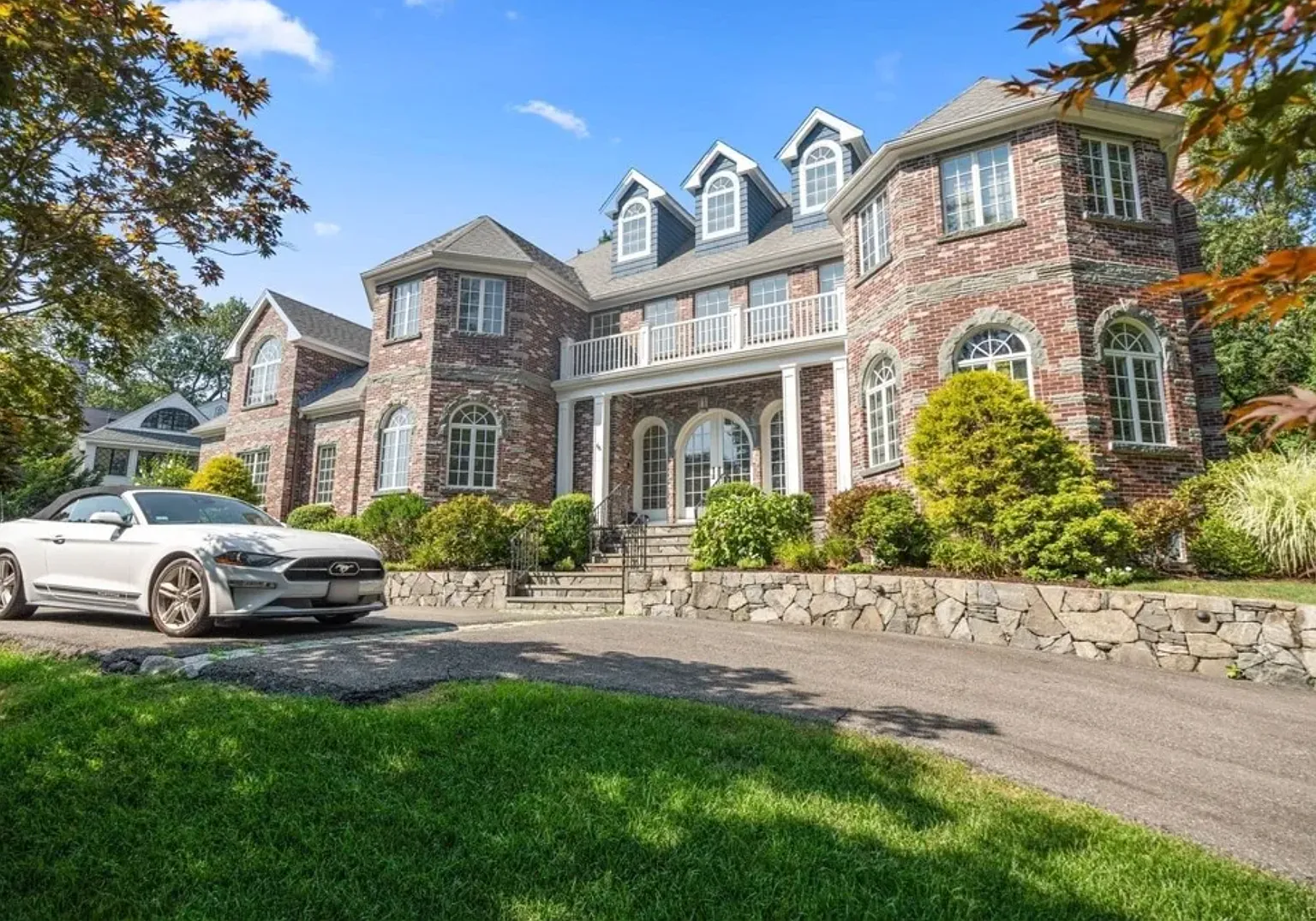 Entire house Luxury Available September — Photo 1