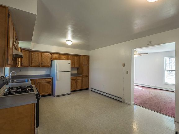 5th image of 28 Poole Ave
