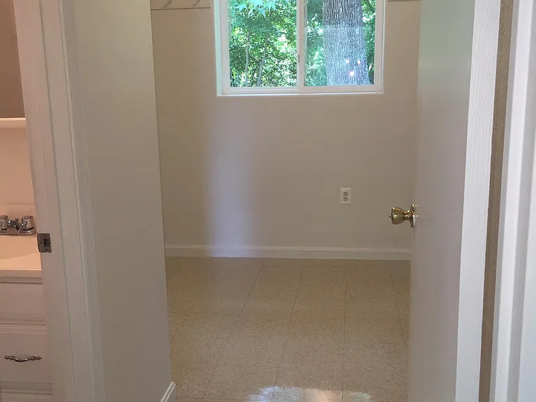 Shannon Ave — Photo 12