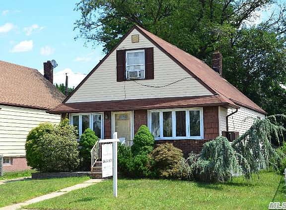 3rd image of 723 Arcadian Ave