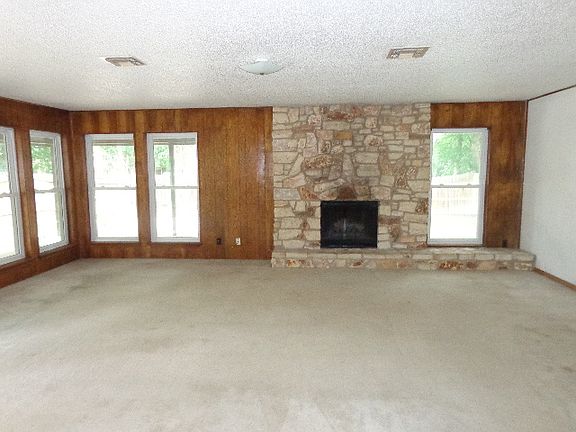 3rd image of 701 Cedar Oaks Ln