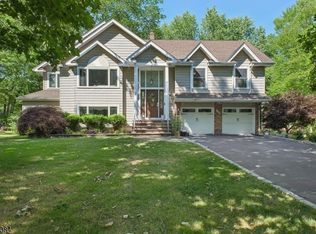 195 Chaucer Dr, Berkeley Heights, NJ 07922