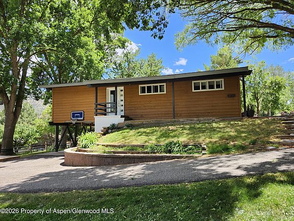 4th image of 1114 Red Mountain Dr