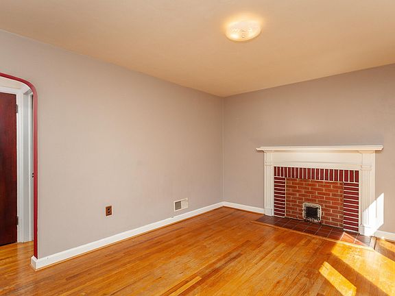 4th image of 205 Shenandoah Ave