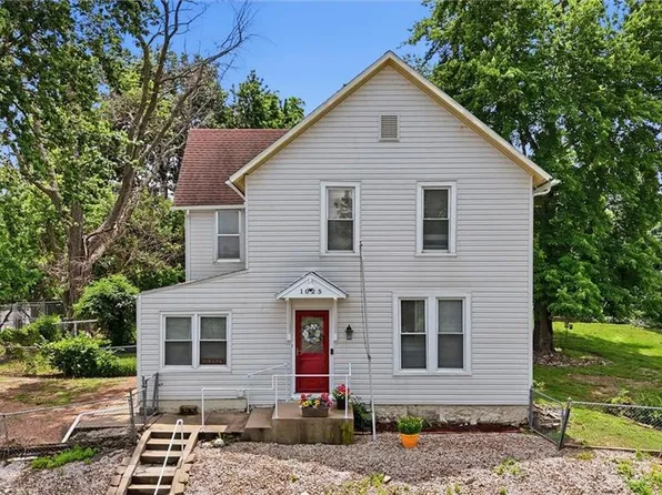 1025 Ironmoulders St, Leavenworth, KS 66048