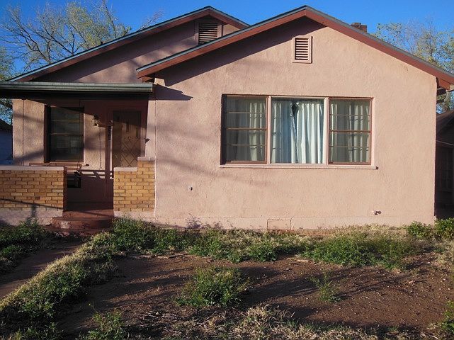 front porch w/ swing
