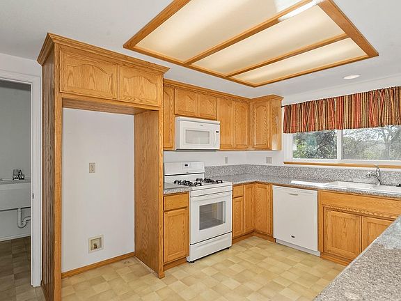 4th image of 936 Crawford Drift Ct