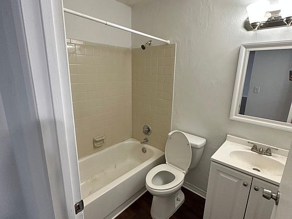 2nd image of 1581 Sunset Ln #B