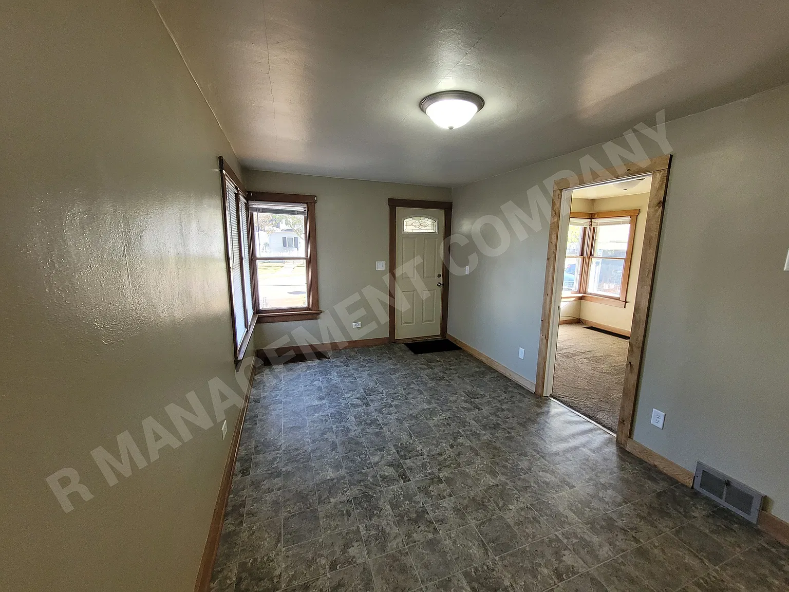 2 bed, 1.0 bath, 572 sqft, $900 — Photo 2