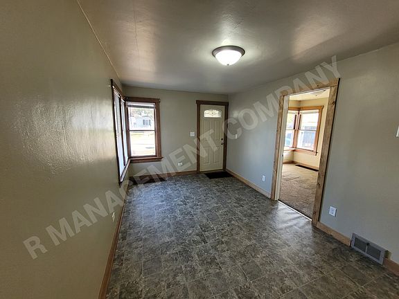 2nd image of 615 Kaplanek Ave