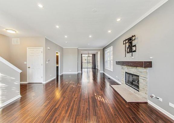 4th image of 384 W Wood St