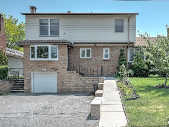 33 Fournier Cres, Elmwood Park, NJ 07407