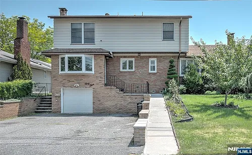 33 Fournier Cres Photo 1