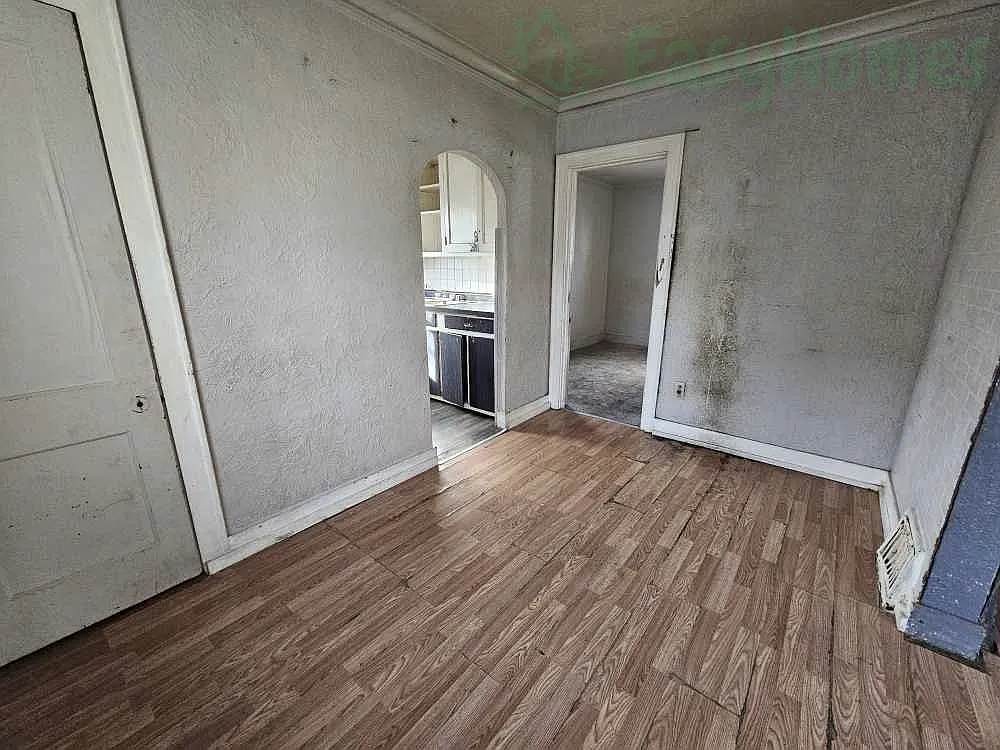 824 West Mac Queen Avenue — Photo 4