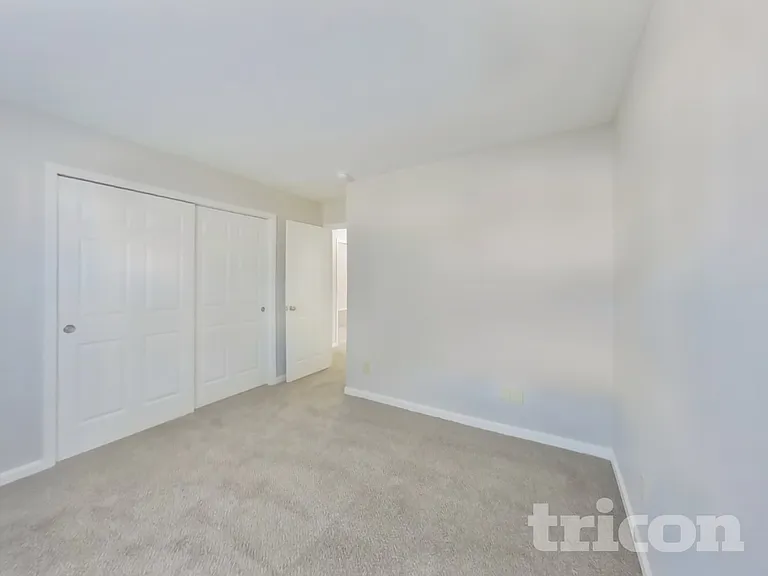 910 S Shore Ct — Photo 10