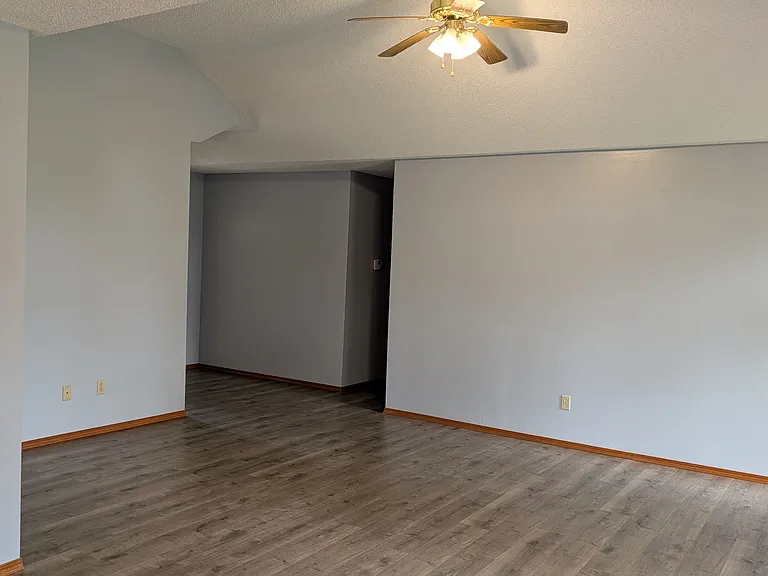 1910 Bluebird Dr — Photo 14
