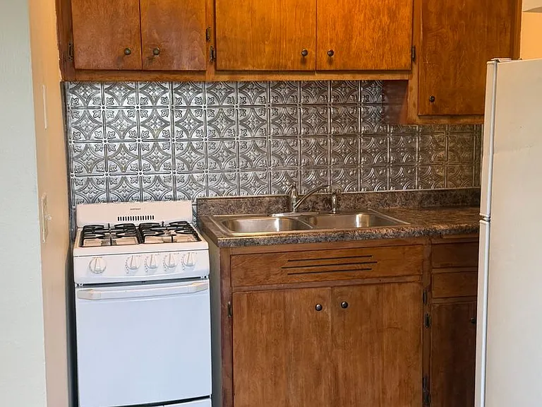 4347 University Ave NE — Photo 2