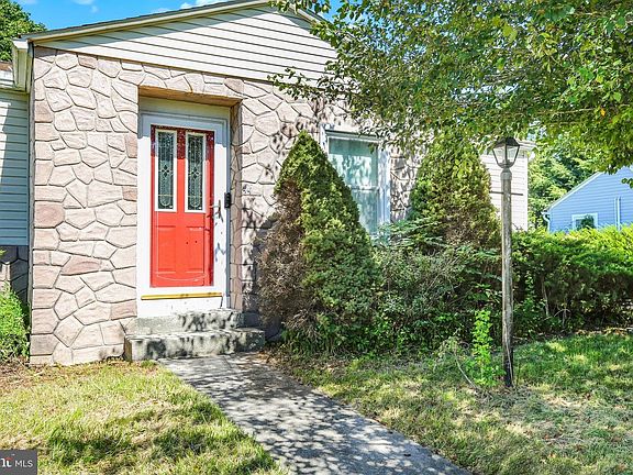 3rd image of 44 Alsace Ave