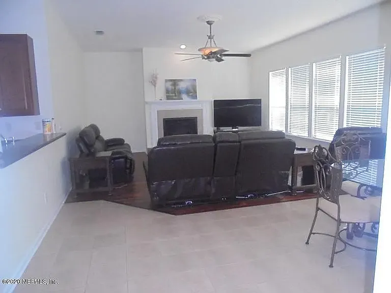 3120 Double Oaks Dr — Photo 4
