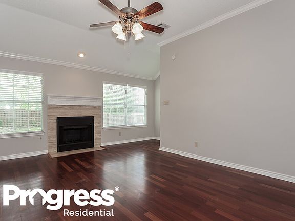 3rd image of 811 Rolling View Ct