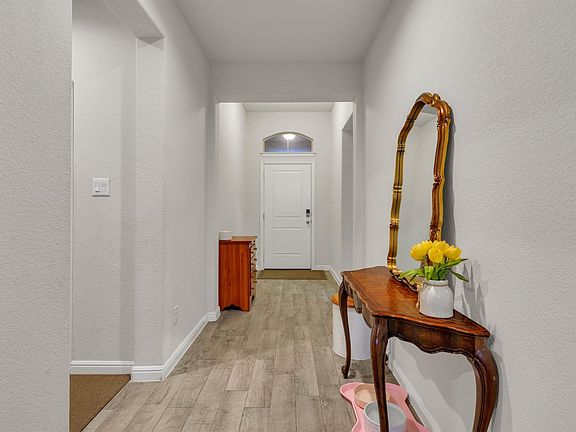 3rd image of 1008 Napier Way