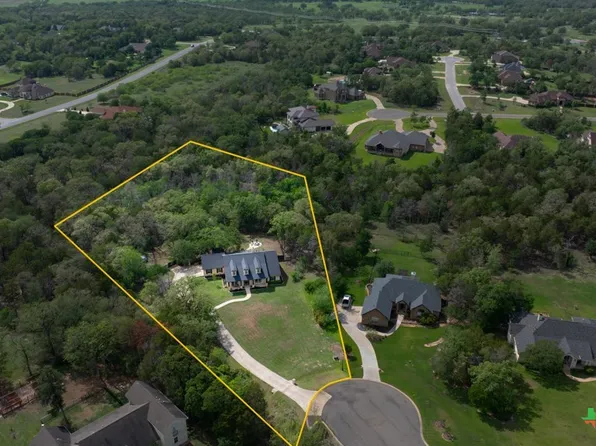 142 Carriage Ct, Bastrop, TX 78602