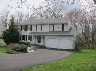 34 Stone Edge Rd, Sellersville, PA 18960