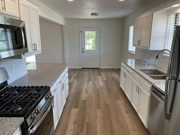 3rd image of 3300 Overland Dr