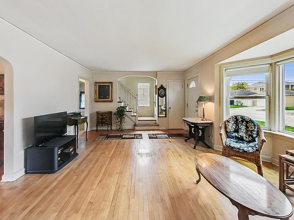 5th image of 8019 Kildare Ave