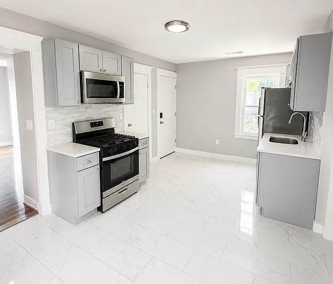 32 Alstrum St #2 — Photo 1