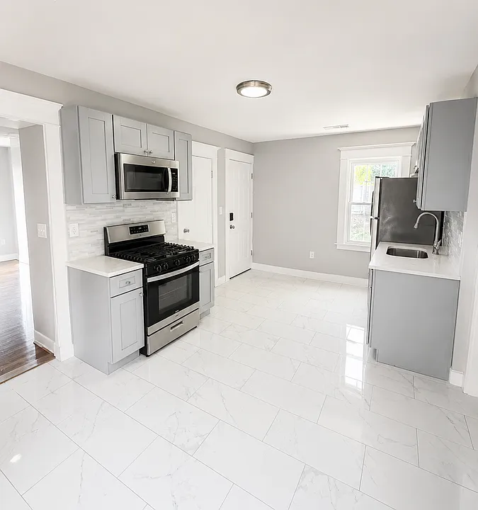 32 Alstrum St #2