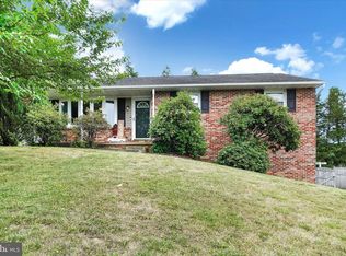 28 Hillside Dr, Jacobus, PA 17407