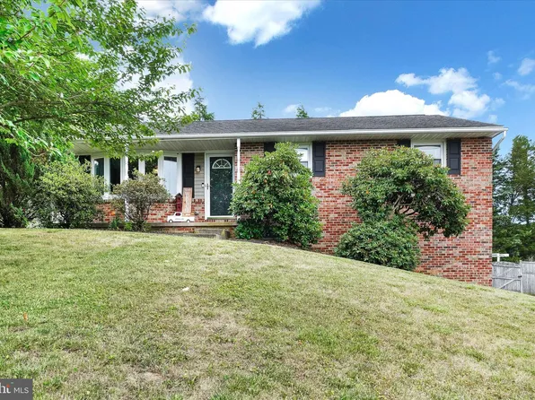 28 Hillside Dr, Jacobus, PA 17407