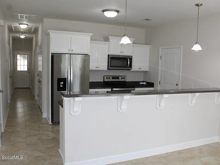 282 Bridgewater Ln — Photo 4