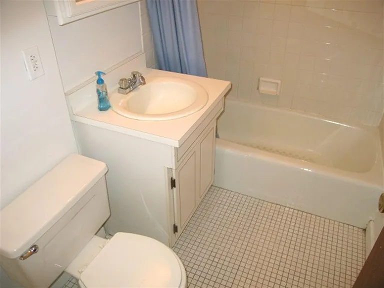40 College Ave — Photo 16