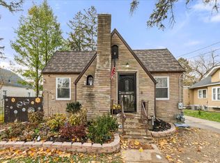 937 Pearl St, Aurora, IL 60505