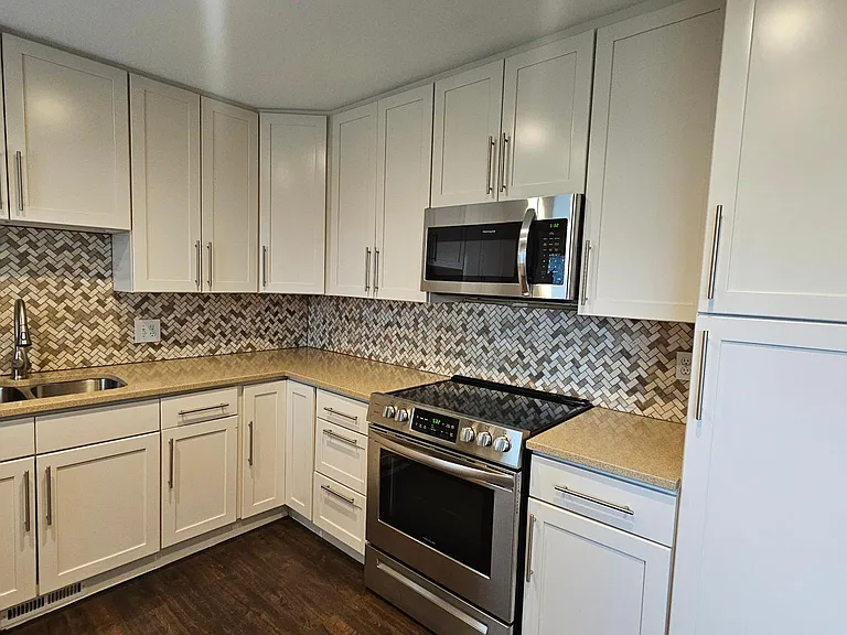 800 Lotus Way — Photo 1