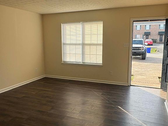 5th image of 531 Lost Cir APT B