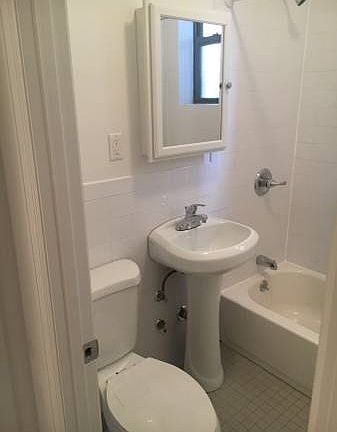 2nd image of 2565 32nd St APT 2