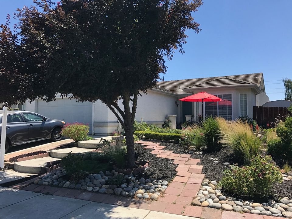 1st image of 1104 Meadowbrook Dr