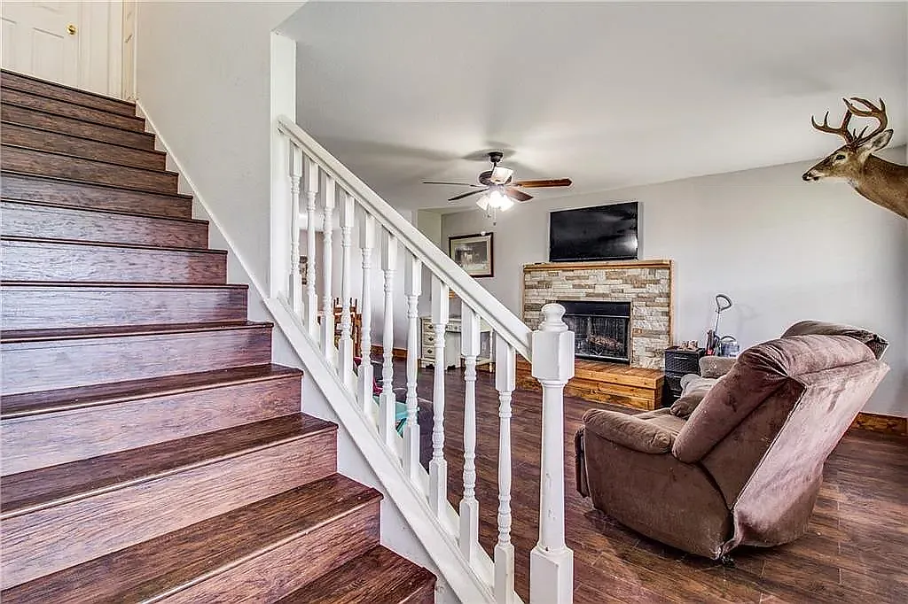 5 bed, 1752 sqft, $2,500 — Photo 2