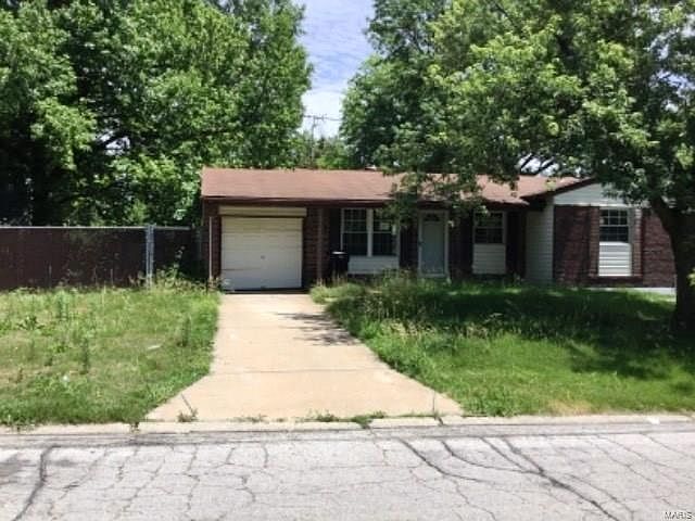 1st image of 10402 Royal Dr