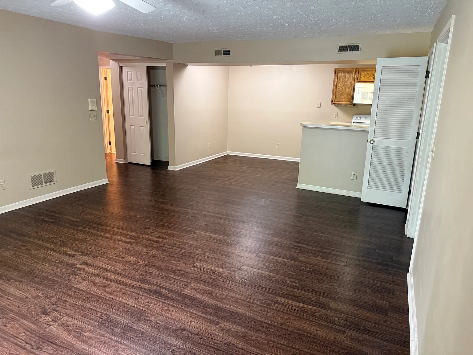 2 bed, 1155 sqft, $1,575 — Photo 4
