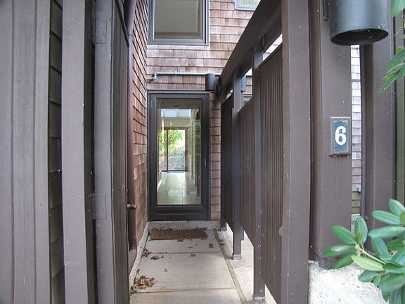 3rd image of 6 Palomino Ct