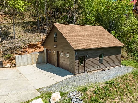 3rd image of 378 Rainbow Mountain Dr