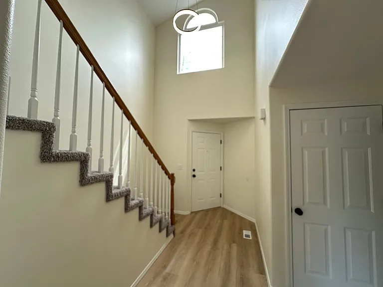 7602 NE 52nd St — Photo 3