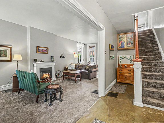 4th image of 215 Walnut St