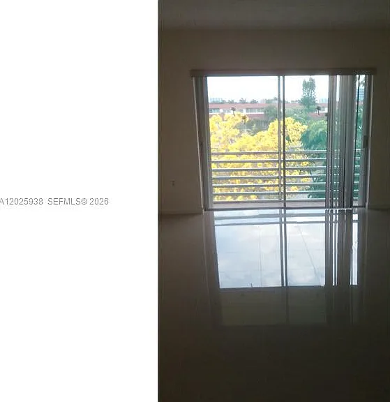 2880 NE 203rd St #B25 — Photo 5